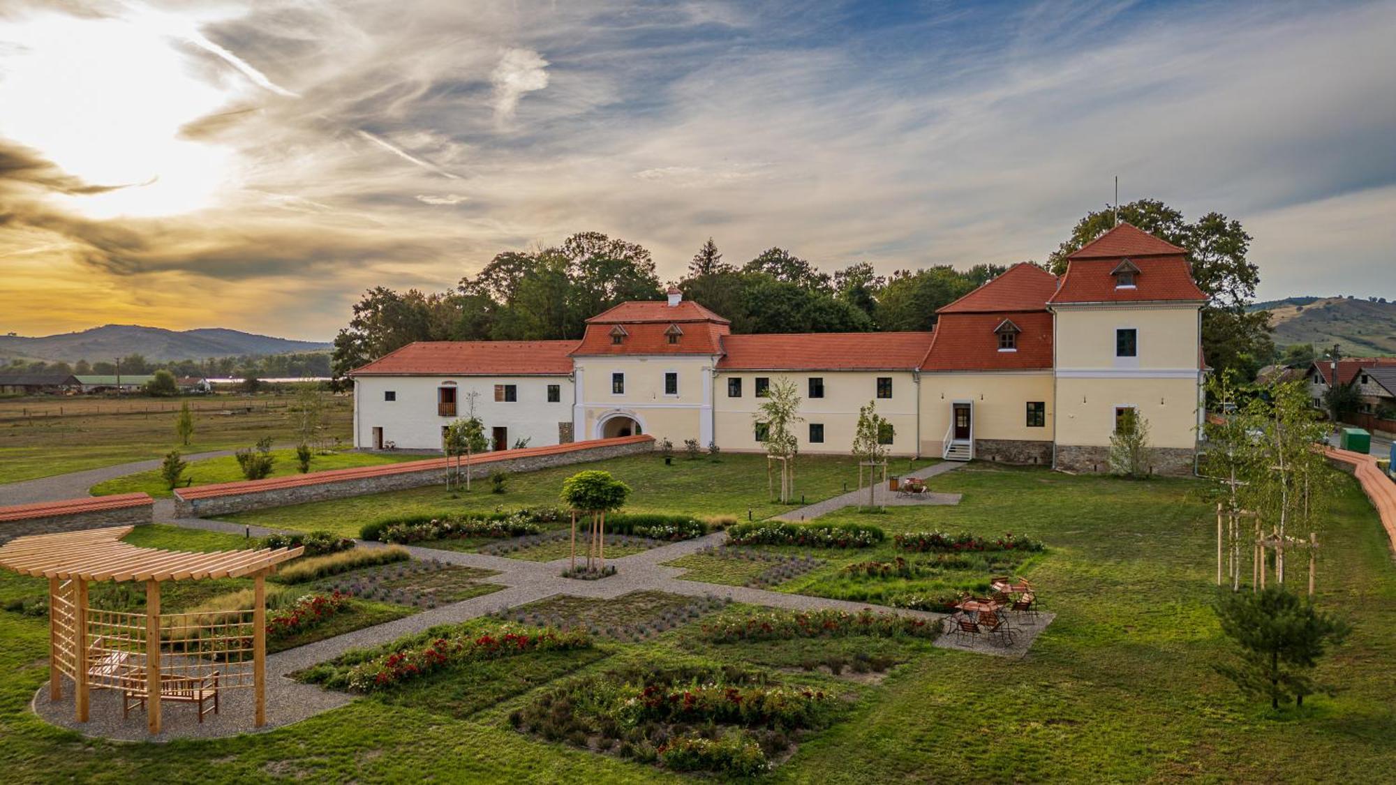 Ugron Castle Fiatfalva Székelykeresztúr Kültér fotó