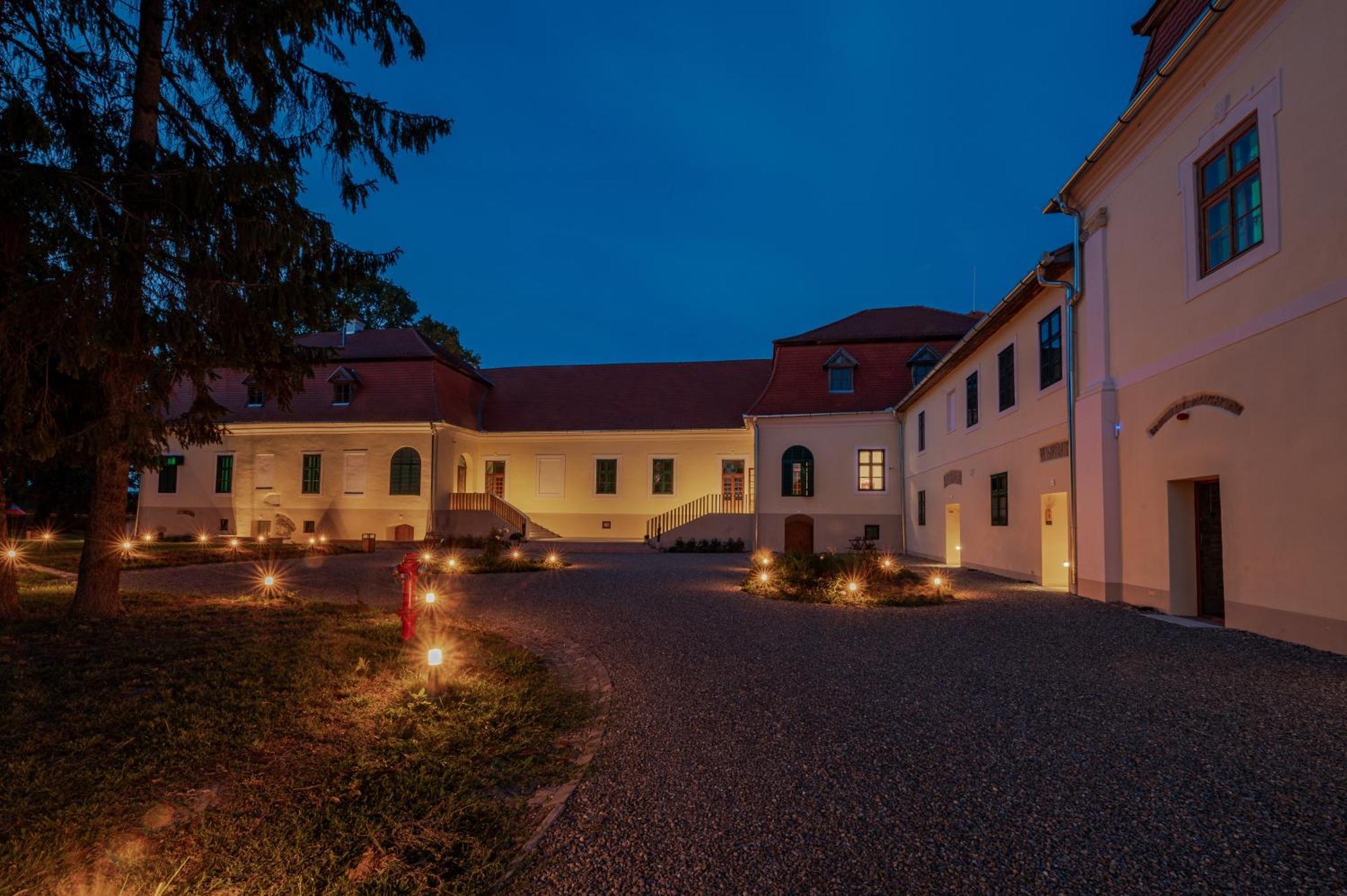 Ugron Castle Fiatfalva Székelykeresztúr Kültér fotó