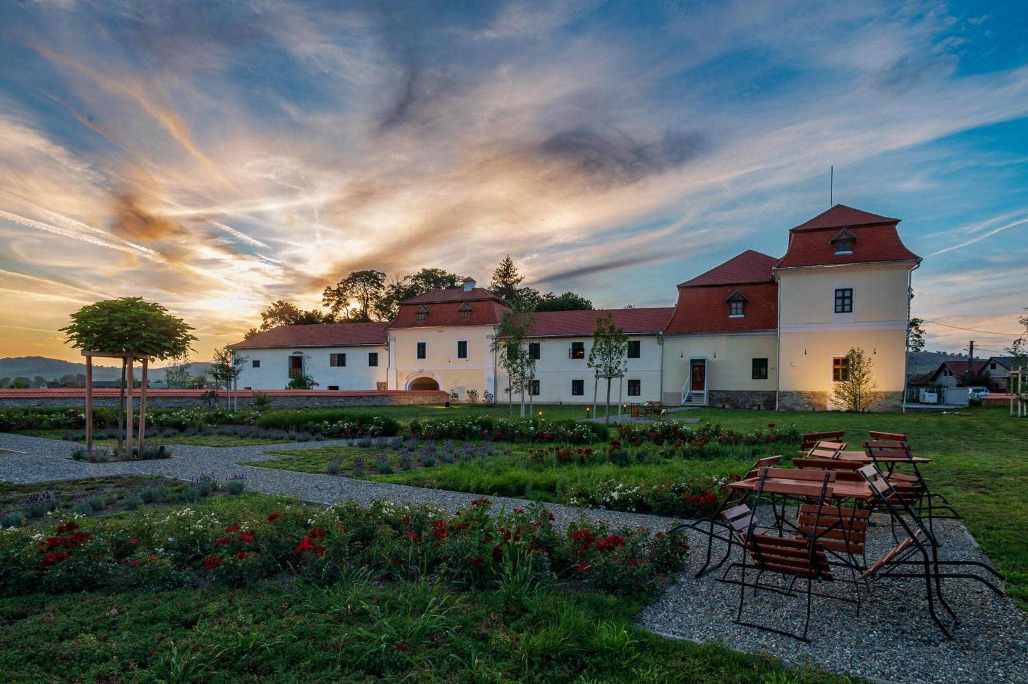 Ugron Castle Fiatfalva Székelykeresztúr Kültér fotó